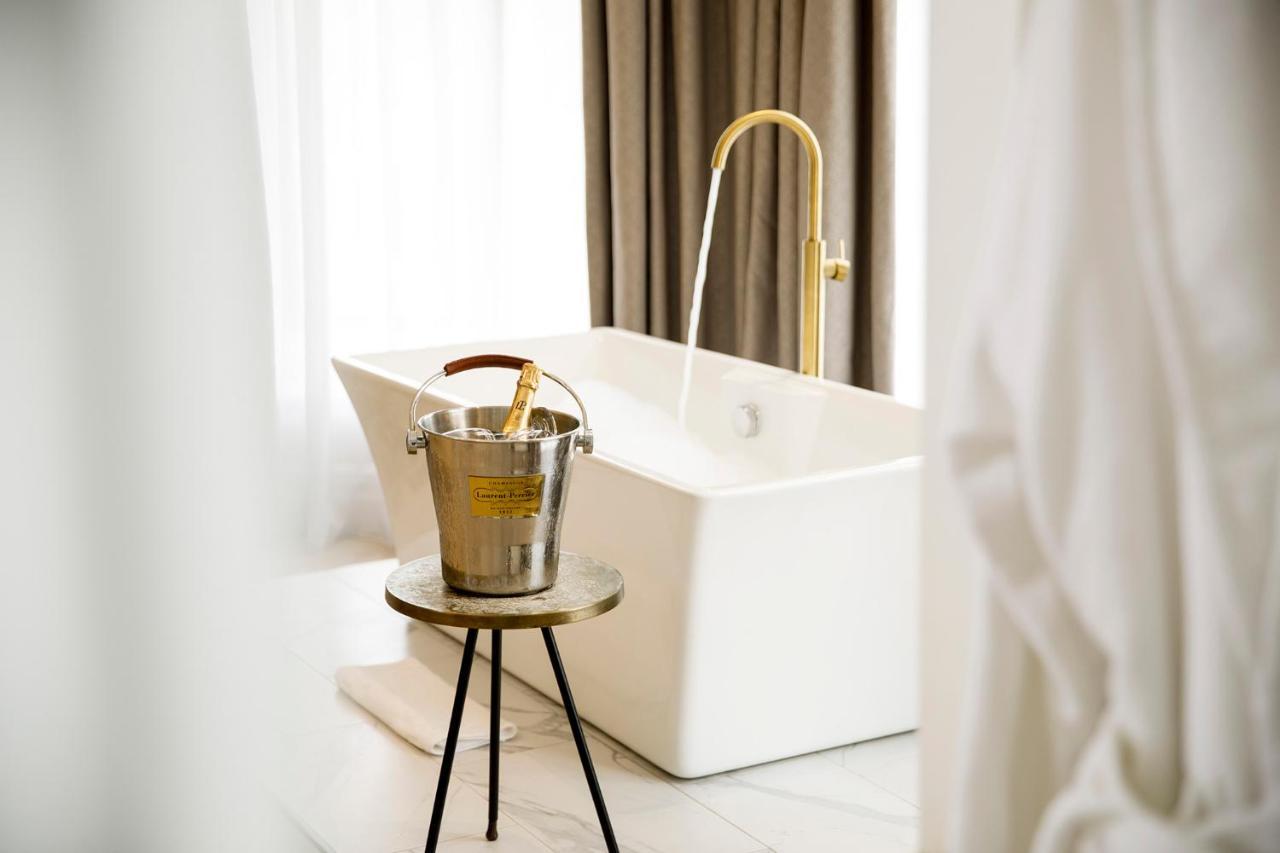 Lanelay Hall Hotel & Spa Хенсол Екстериор снимка A freestanding bathtub