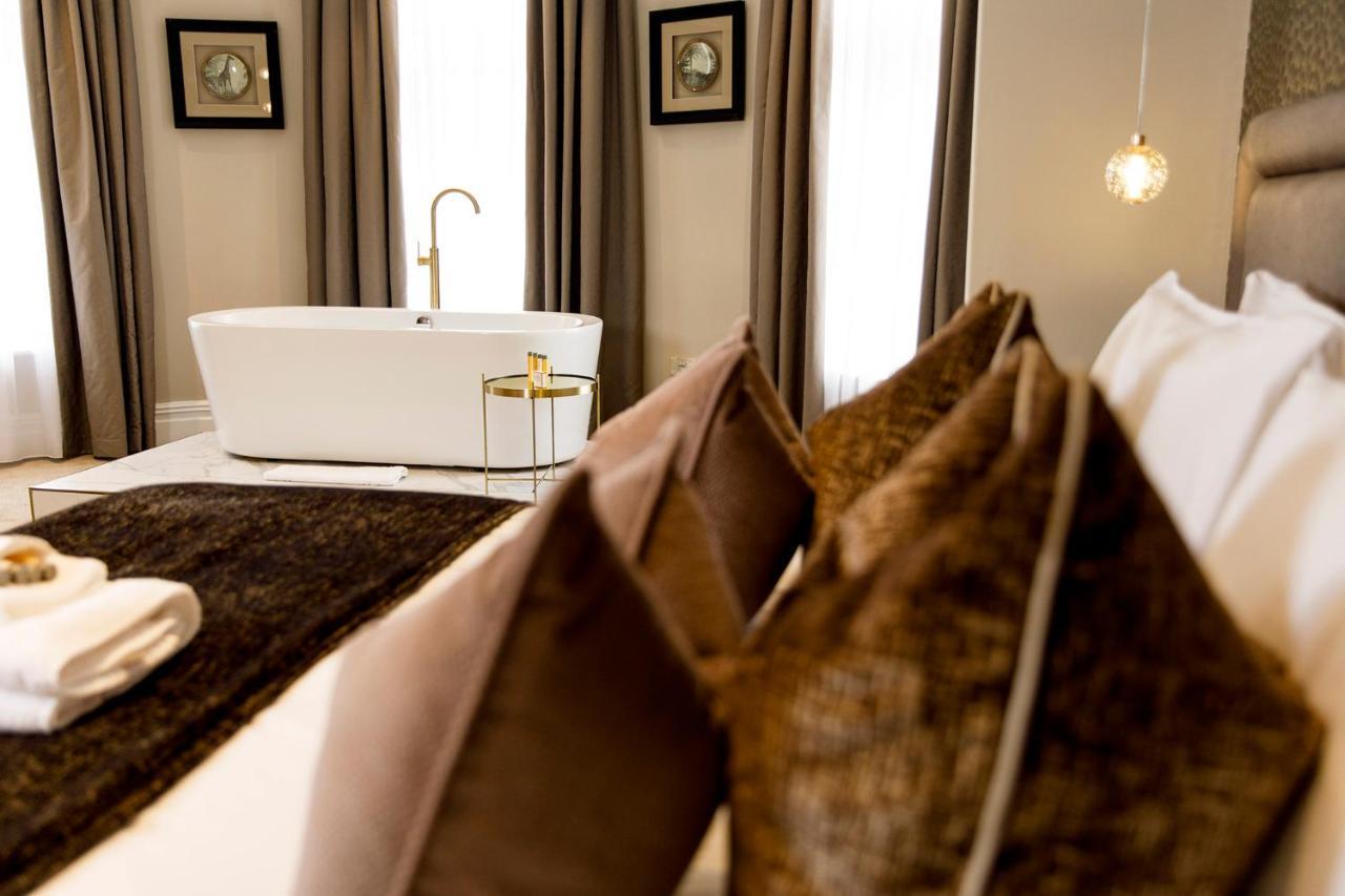 Lanelay Hall Hotel & Spa Хенсол Екстериор снимка A suite at the hotel